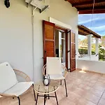 Daire Beachfront Gardenmare By Dadovillas