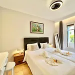 Daire Beachfront Gardenmare By Dadovillas