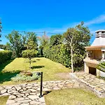 Daire Beachfront Gardenmare By Dadovillas *