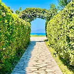 Beachfront Gardenmare By Dadovillas *