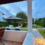 Beachfront Gardenmare By Dadovillas * Litheres