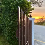 Beachfront Gardenmare By Dadovillas Daire *