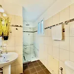 Beachfront Gardenmare By Dadovillas Apartamento