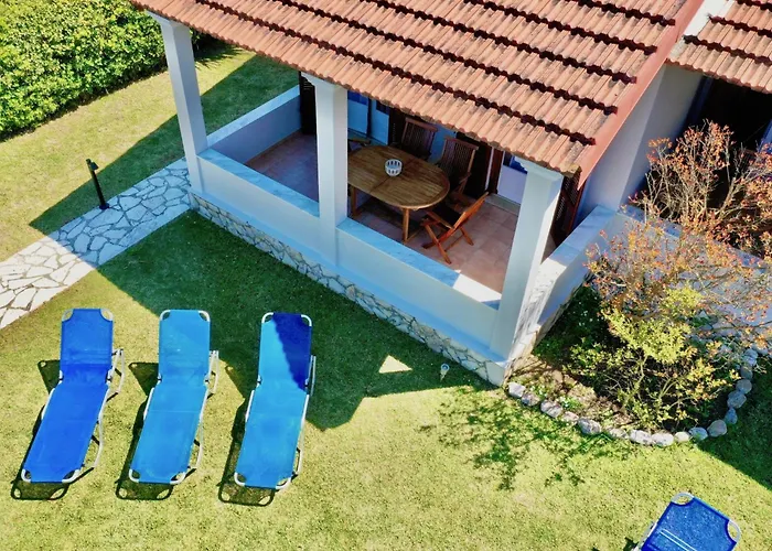 Beachfront Gardenmare By Dadovillas *
