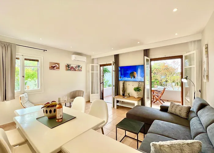 Beachfront Gardenmare By Dadovillas شقة Litheres