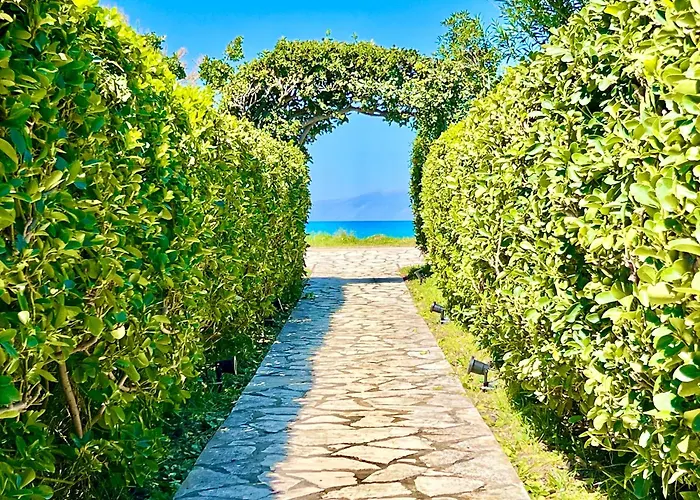 Beachfront Gardenmare By Dadovillas *