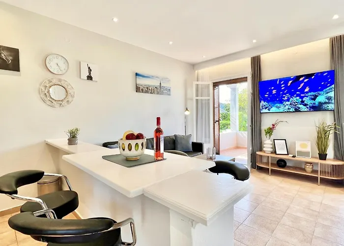 Beachfront Gardenmare By Dadovillas *