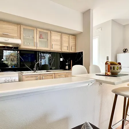 Beachfront Gardenmare By Dadovillas *