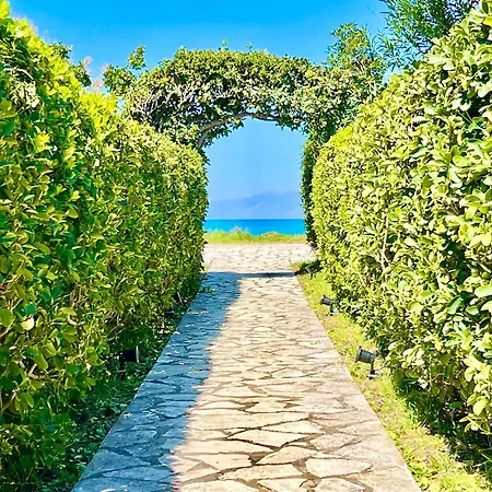 Beachfront Gardenmare By Dadovillas *