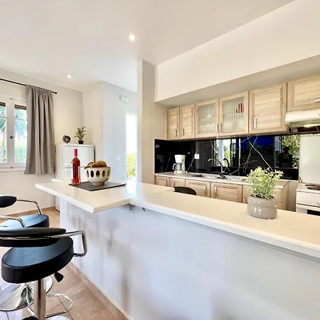 Beachfront Gardenmare By Dadovillas Apartmán