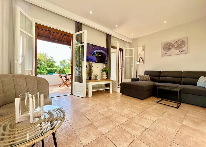 Beachfront Gardenmare By Dadovillas Apartmán *