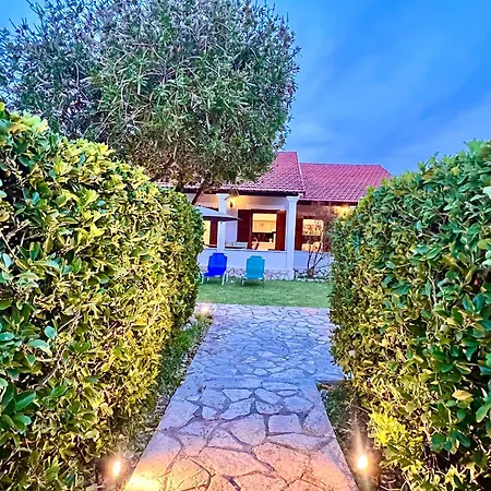 Διαμέρισμα Beachfront Gardenmare By Dadovillas