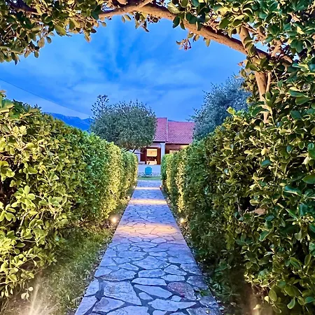 Διαμέρισμα Beachfront Gardenmare By Dadovillas Litheres