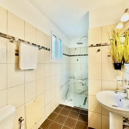 Beachfront Gardenmare By Dadovillas