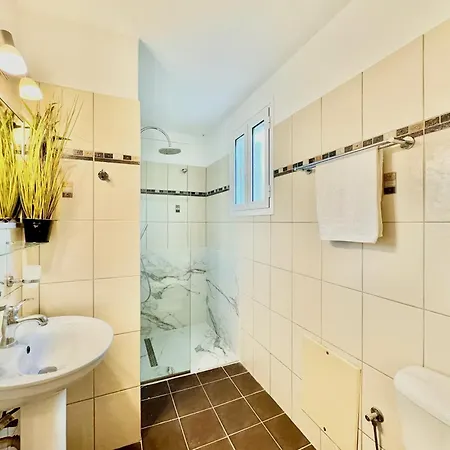 Beachfront Gardenmare By Dadovillas Appartement